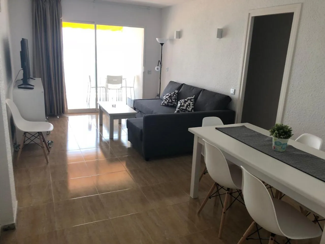 Apartaments Ar Family Calafats Lloret de Mar 0*,